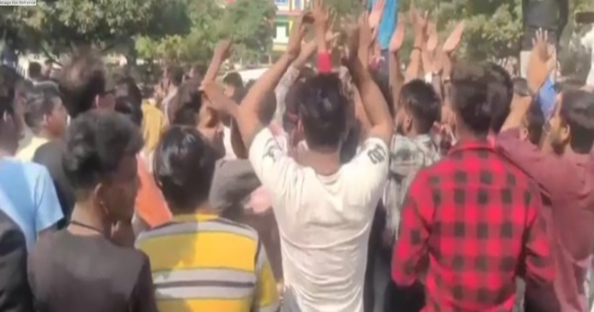 MP: Parents, organisations protest outside school in Guna after student was punished for chanting 'Bharat Mata Ki Jai'